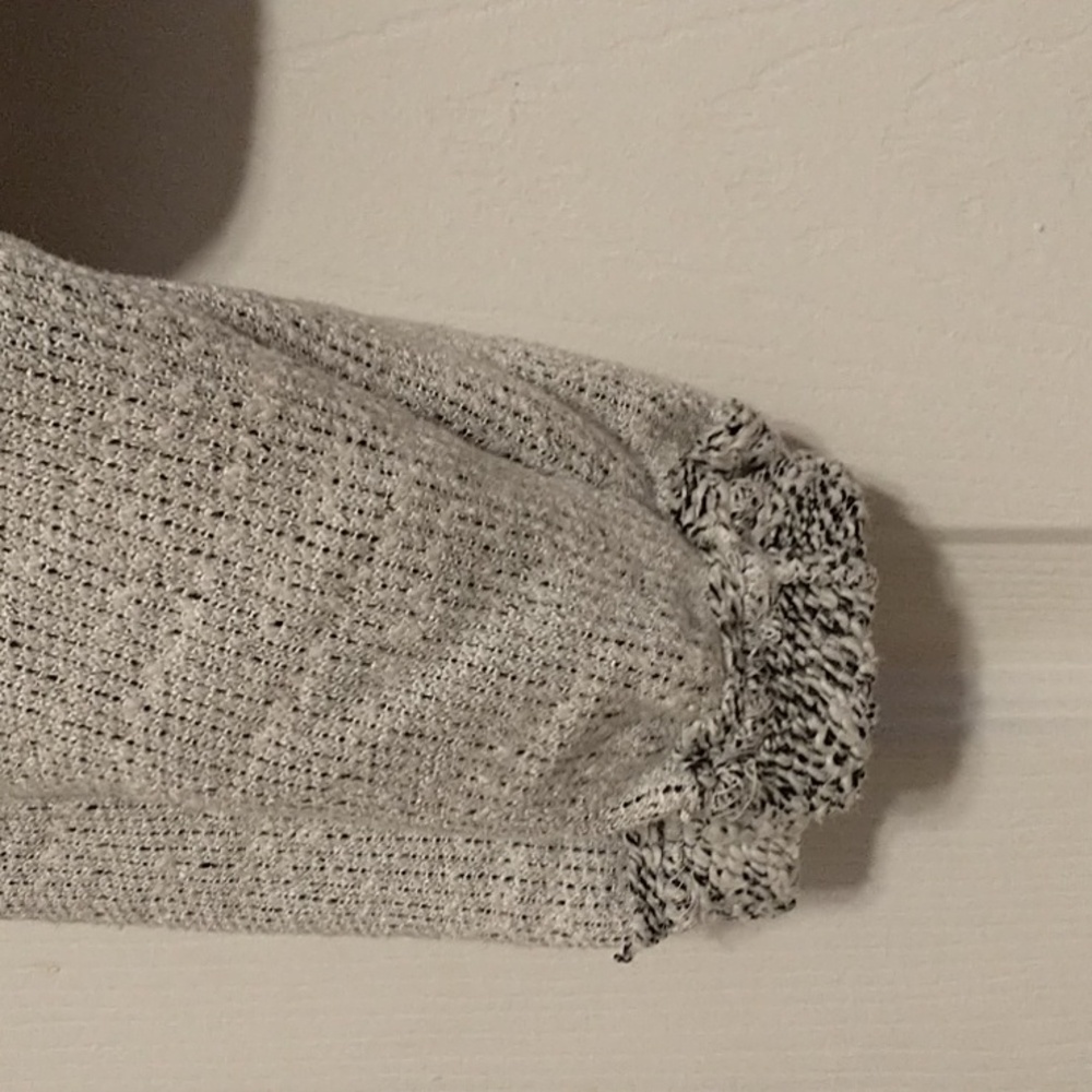 Free People pullover - somewhere between a knit and a sweatshirt - Picture 4 of 7